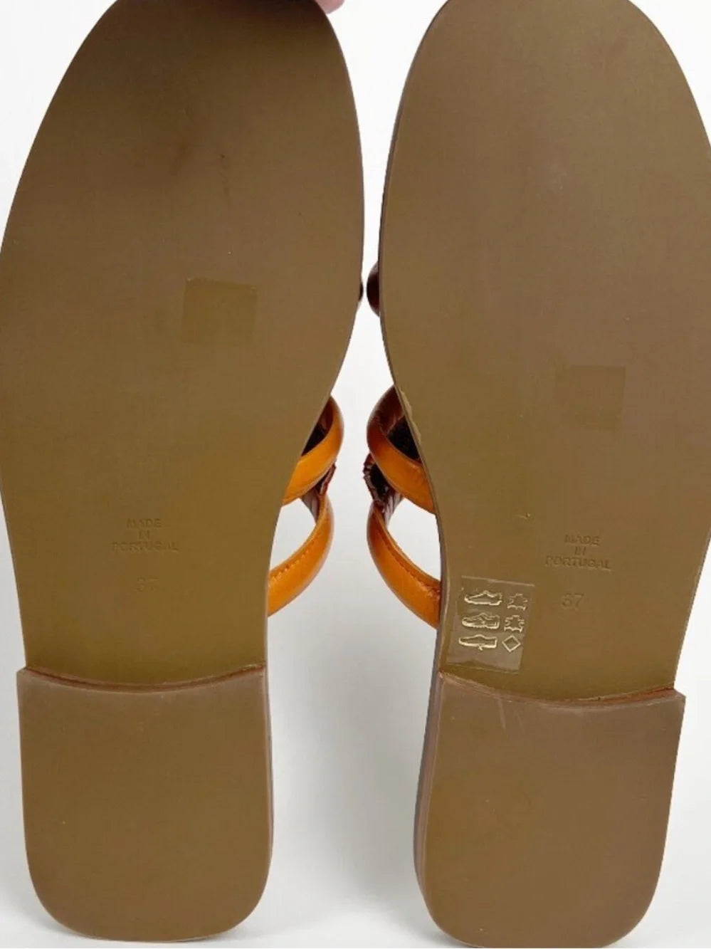 John Rmor sandals, close-up of sole size marking